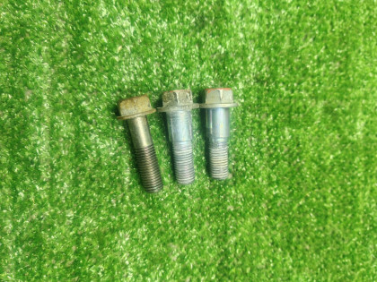 Болты крепления промвала CL 9