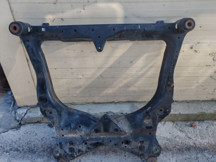 Подрамник передний J32