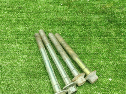 Болты крепления переднего подрамника CL9