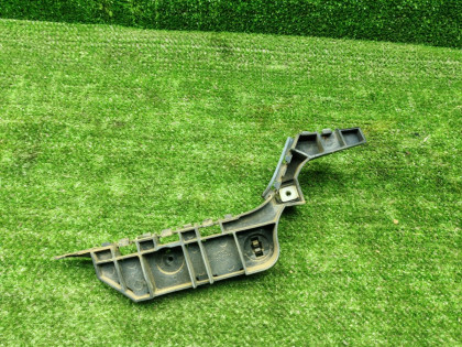 Крепление бампера переднее правое 